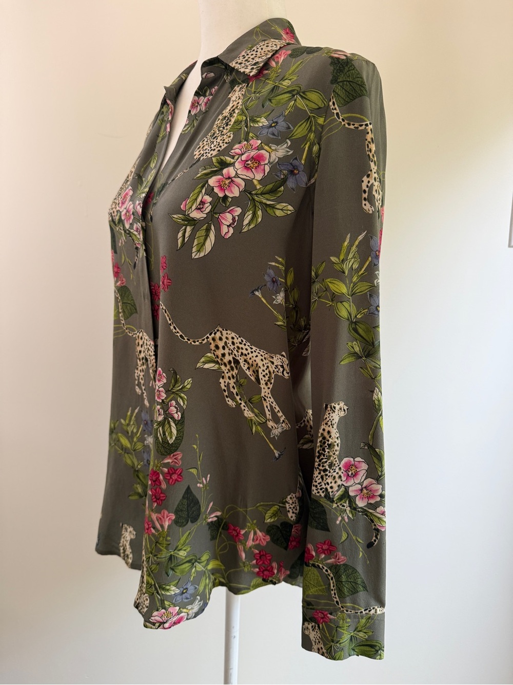 L'AGENCE Nina Jungle Print 100% Silk Button-Down Blouse - Size Small - Picture 10 of 10